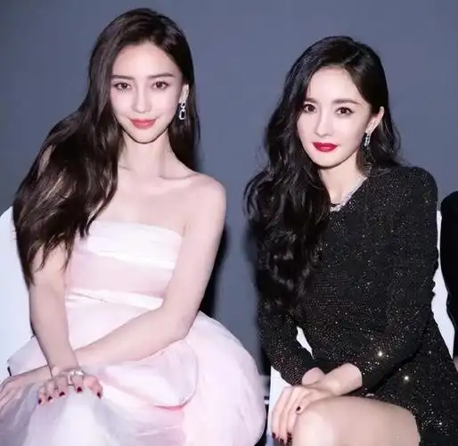 杨颖生日无人问津,杨幂抢助理伞被指责,baby粉丝怪杨幂不念旧情|模特