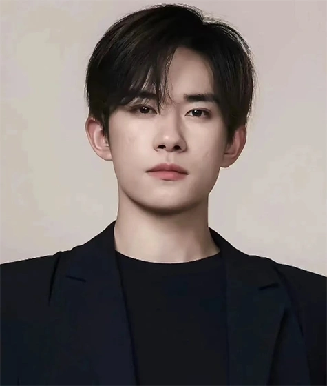 易烊千玺同款发型 16-25岁男生发型范本