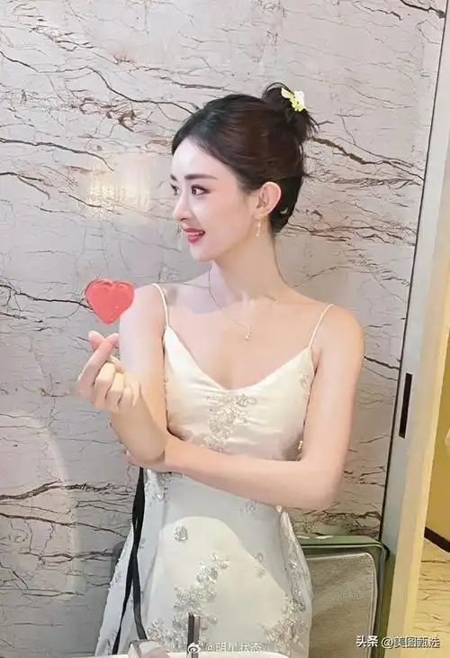 赵丽颖,白色公主裙,好白嫩啊