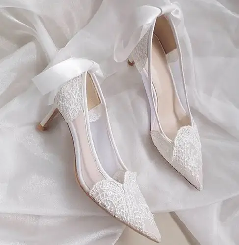 2020婚纱仙女风新娘婚鞋白色蕾丝伴娘鞋绑带蝴蝶结法式尖头高跟鞋