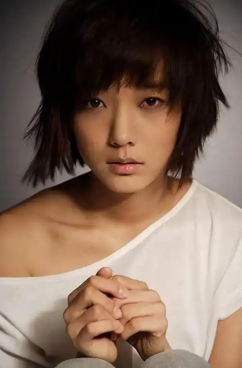 当时博客风靡一时,王珞丹这位"青春小妞"把博客视作她的私密空间,毫不