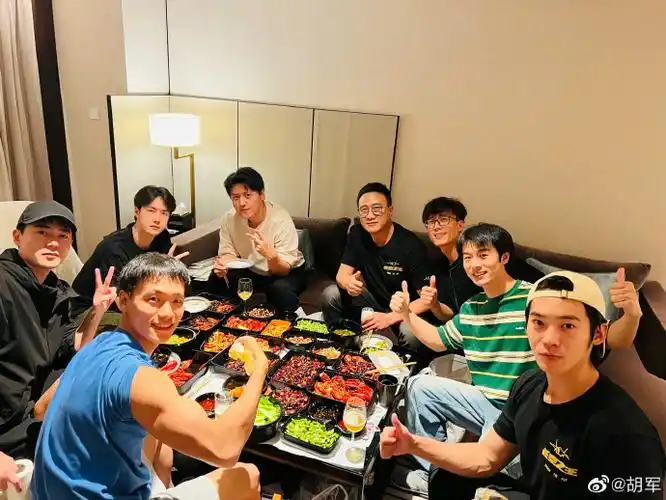 王一博2023部分合照存图#王一博#  p1热烈杀青照是23年2月收图  p18