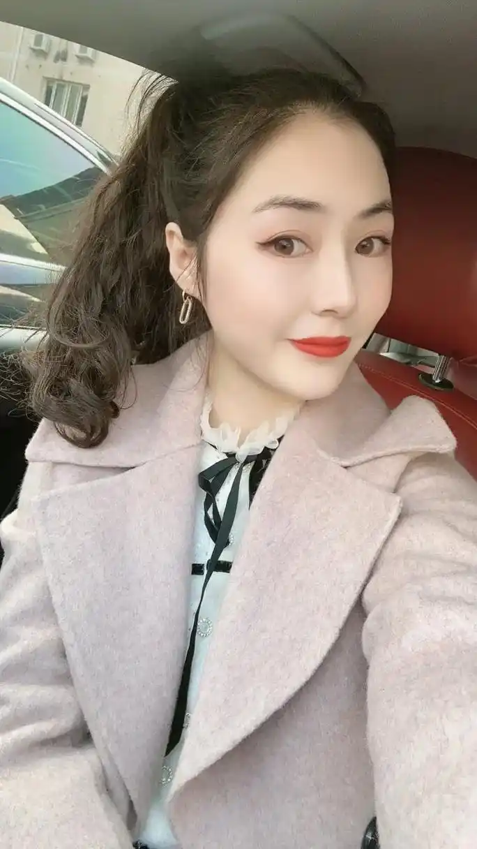 全网都在晒这个,我也跟个风,身高17097体重1x0,上衣m - 抖音