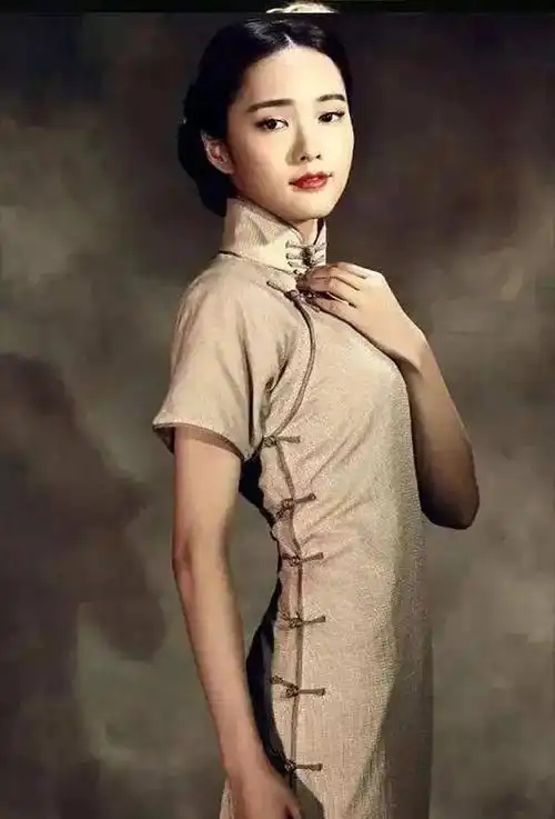 回顾梅艳芳的旗袍时代,轮回现代装的奇特美,选择哪个百变的她
