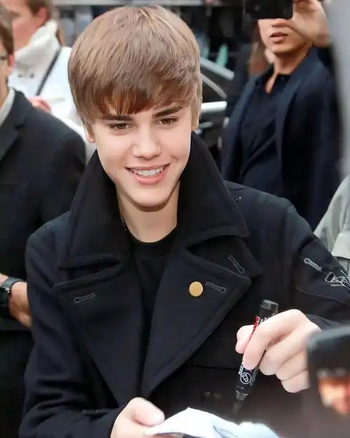 小奶贾上线!#justinbieber #治愈系笑容 #一眼 - 抖音