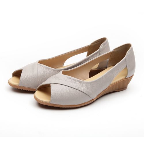 高档夏季凉鞋女中跟真皮防滑女鞋中老年中年休闲坡跟鱼嘴妈妈鞋特