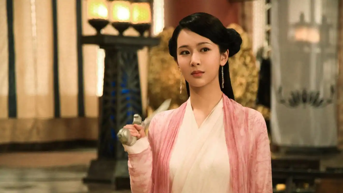 杨紫:杨紫白蛇传说再上线,古装造型惊艳,你准备好继续追了吗?