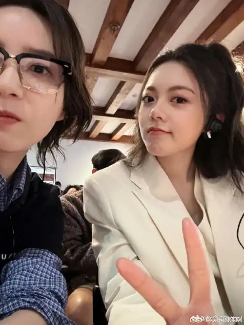 赵今麦发了18张图片 三月限定双马尾麦  还有和李斯丹妮的合照#赵今麦