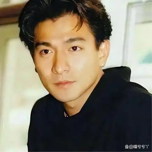 刘德华断崖式哀老,白发苍苍皱纹明显,网友泪目:天王也老了!