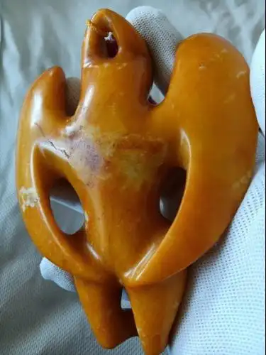 红山文化黄玉迦楼罗