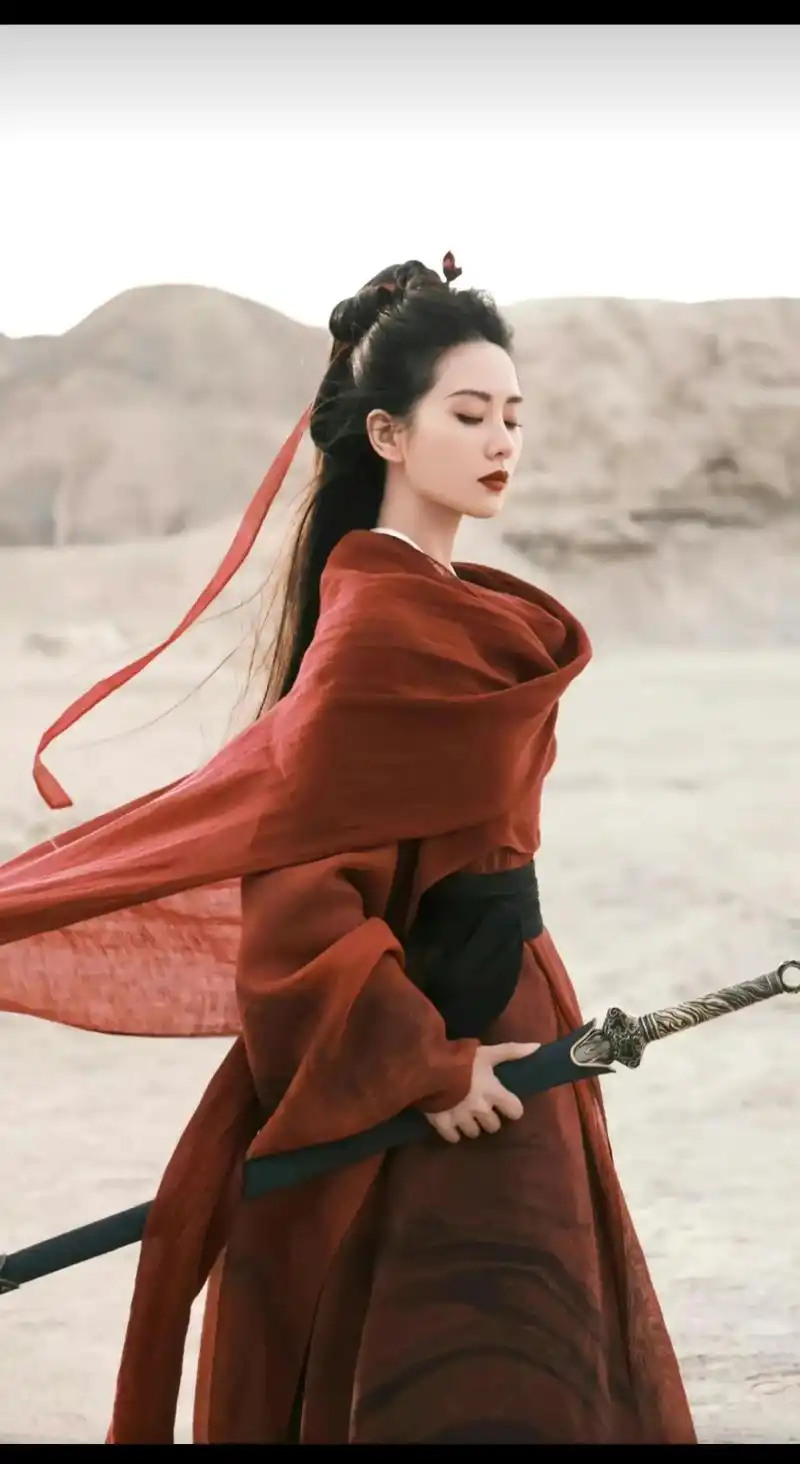 好期待这部剧啊,刘诗诗这剧照真是又美又飒7215满足我对侠女形象