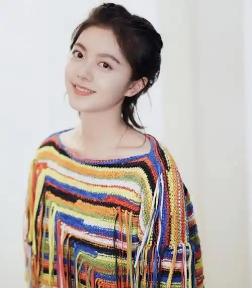 有种"过分时尚"叫赵今麦穿运动服,少女身形明显,这谁顶得住啊_林妙妙