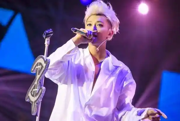 黄子韬因持续高烧出现失声情况宣布取消广州演唱会