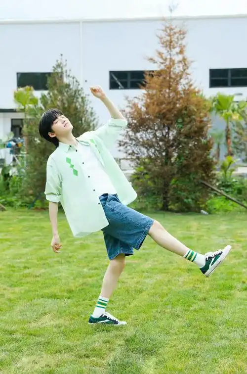 宋亚轩告别八月plog#宋亚轩晒绿色系plog告别八月96是清新鲜活敌