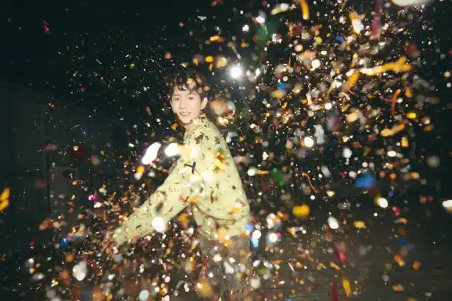 去年这一组生日图哦 城堡里的王子源源这次回来应该也拍了生日图吧