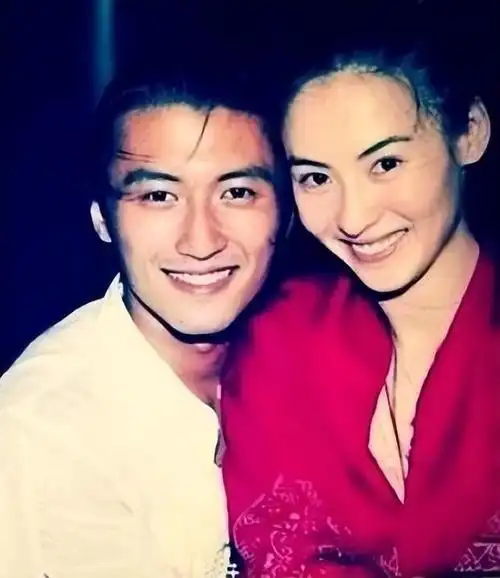 如今才明白谢霆锋对张柏芝不是喜欢而是深爱