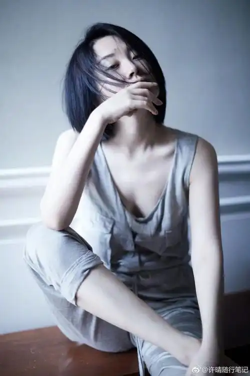 许晴晒最新写真大秀娇媚这身材确定已经49岁