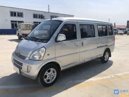 11年9座五菱荣光加长版带中央空调车好价不高