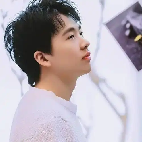 郭麒麟头像壁纸