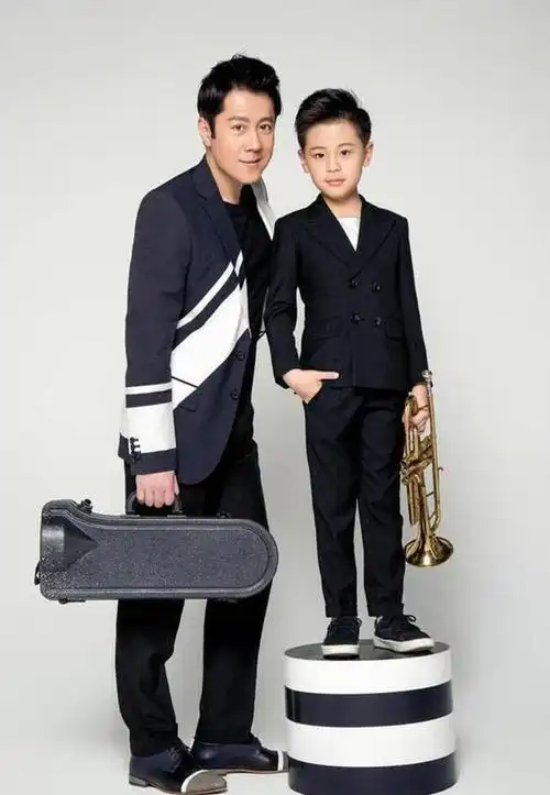 56岁蔡国庆给痴呆母亲尽孝养两个儿子帮弟弟和弟媳化解矛盾