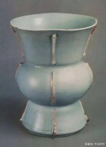 汝窑粉青奉华尊(宋) 台北故宫博物院