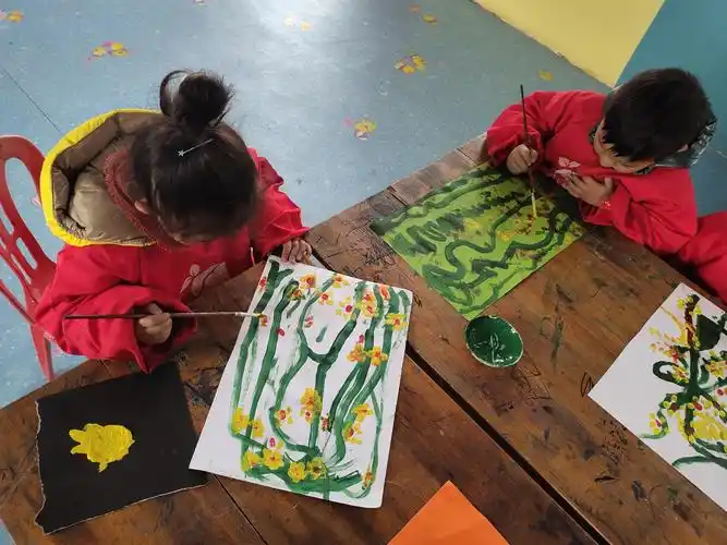 喜羊羊幼儿园&橙子美术2021年春季美术班第一次课《迎春花儿开》