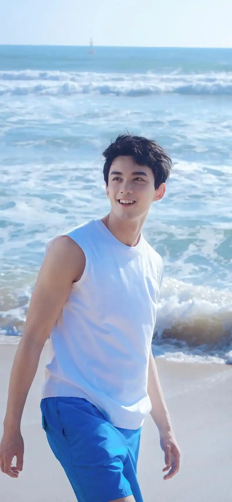 吴磊命盘分析.1. 命宫廉贞破军,次桃花星,长相清秀,不重利 - 抖音