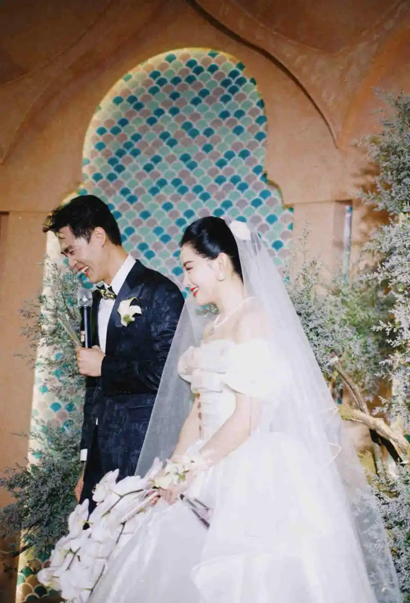 初代网红南笙结婚,走红靠p图,跟杨洋组cp,演戏10年无人知_腾讯新闻