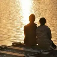 唯美好看面朝大海的情侣背影头像图片