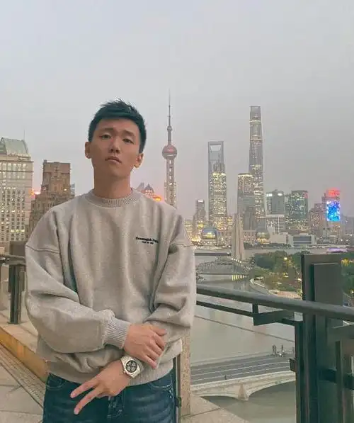 盖戳表扬苏宁太子张康阳被国外时尚媒体认可被赞中国富豪典范