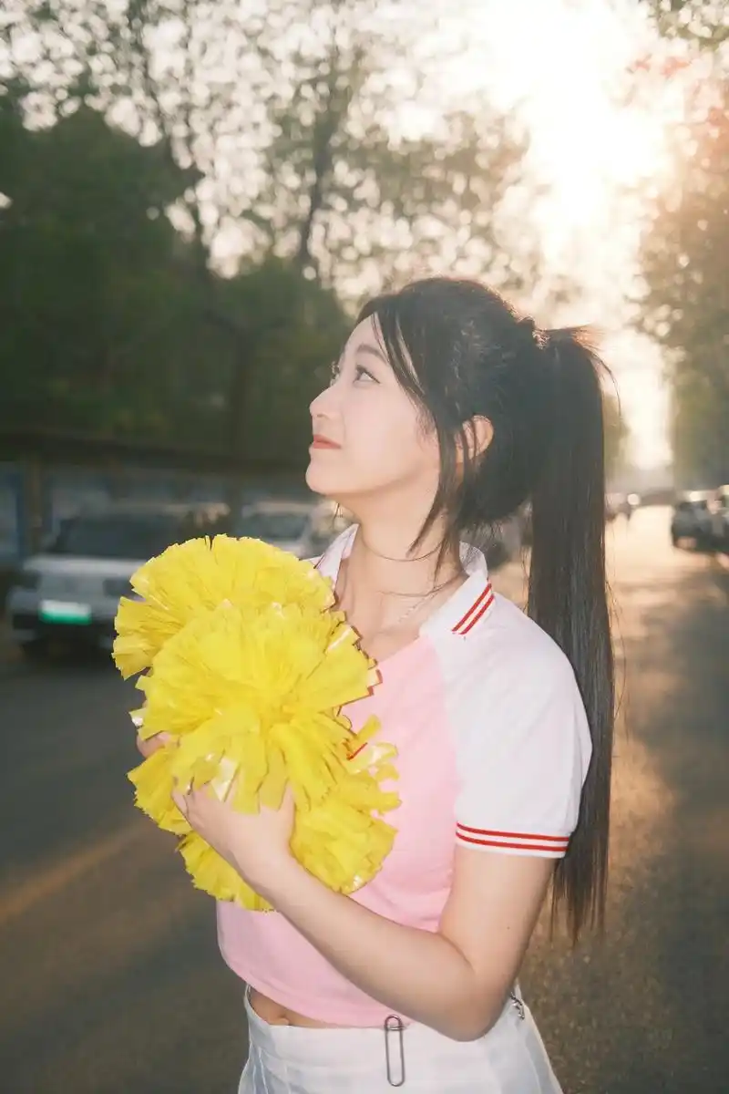 热烈的青春比太阳还要耀眼.#女大学生 #校园 - 抖音