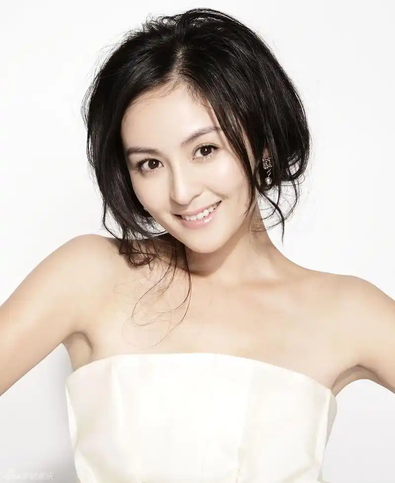 戴娇倩笑容大方