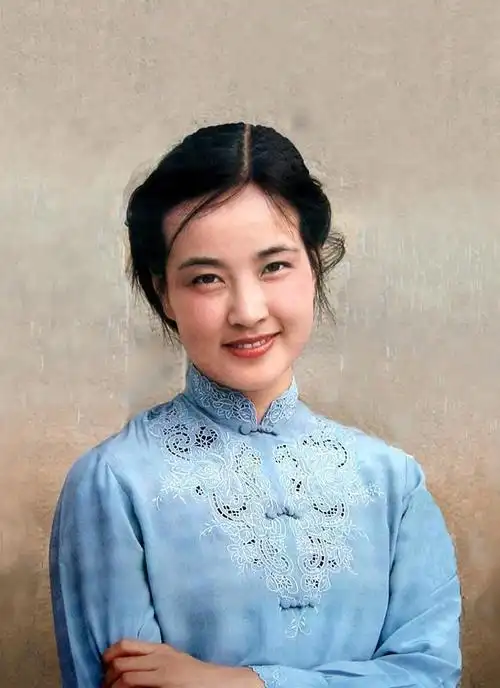 活力四射演绎着不老的人生传奇女星刘晓庆12张老照片欣赏