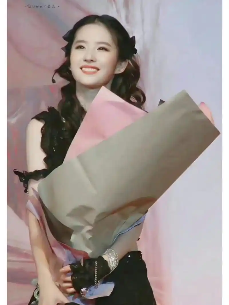 刘亦菲[心女团时期的刘亦菲 676767女团时期的刘亦菲小恶魔皮裙