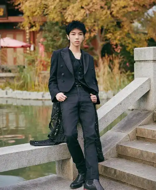 华晨宇家境本来就很好(华晨宇家里是不是特别有钱)