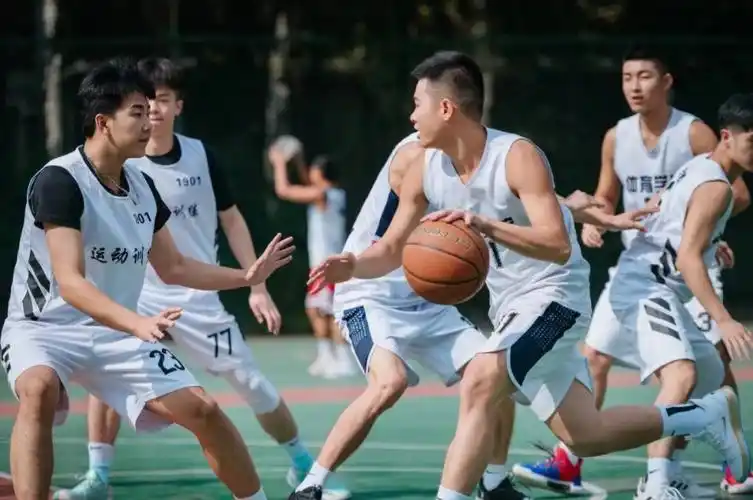 兼容并蓄,有着厚重多元学风,充满朝气,浪漫,青春活力的地方