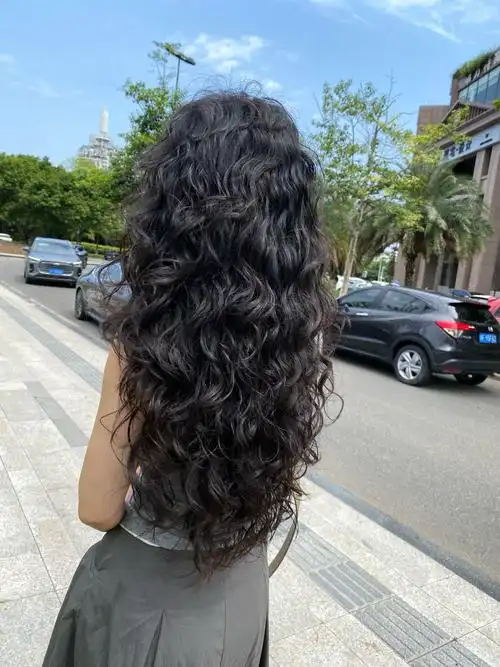 长发及腰烫了个从发根开始卷的头发!#烫发