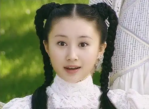 天山童姥舒畅童年照五官精致大眼水灵惹人爱标准美人胚子