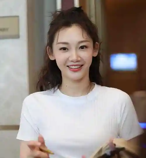 重生秘诀苗苗以舞蹈才华重新崛起,震撼演艺圈!