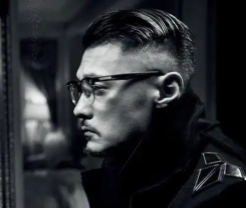 wuli男神余文乐偏爱复古侧分油头短发 重新定义儒雅绅士含义(2)