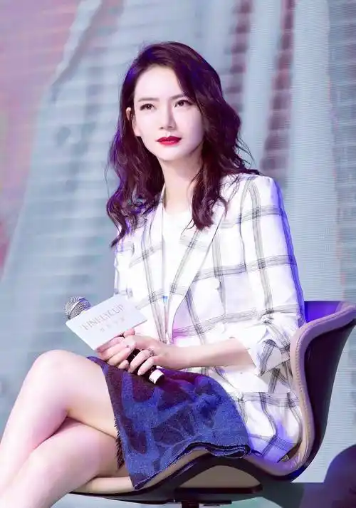 戚薇展现惊人美貌:39岁仍充满性感魅力,这谁受得了?