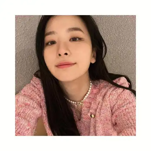 姜涩琪ins风原相机自拍头像