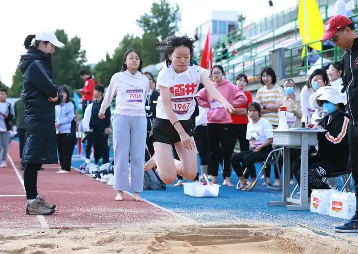 清华大学2021级新生健康始于足下赤足运动会举行