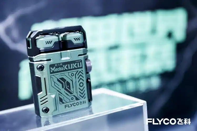 办公室或是旅途中,它都能方便快捷地为剃须刀补充能量,与手机充电器