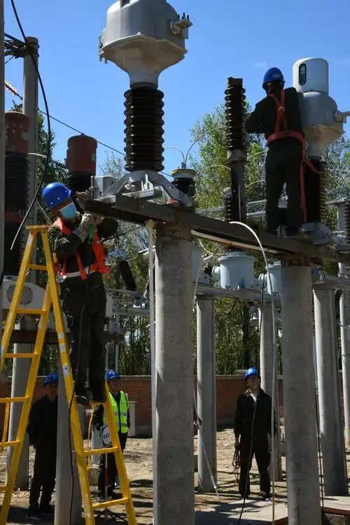 纪实拍摄:电力工人现场工作画面