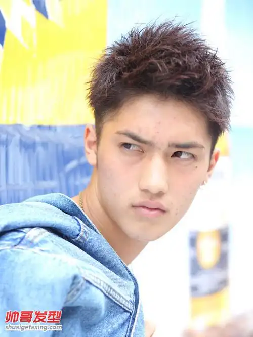 男生日式飞机头图片 蓬松立体的男生飞机头(5)-飞机头发型-帅哥发型网