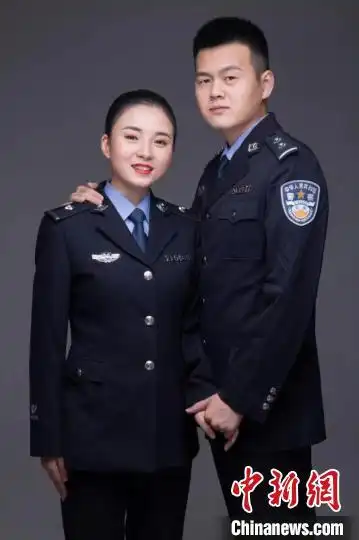 重庆两名90后民警推迟七年婚礼之约 坚守疫情防控一线