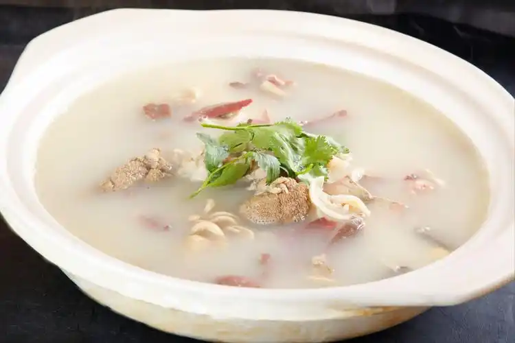 炖羊肉汤,别乱用调料,全程只需5味料,羊汤鲜美浓白,不腥不膻