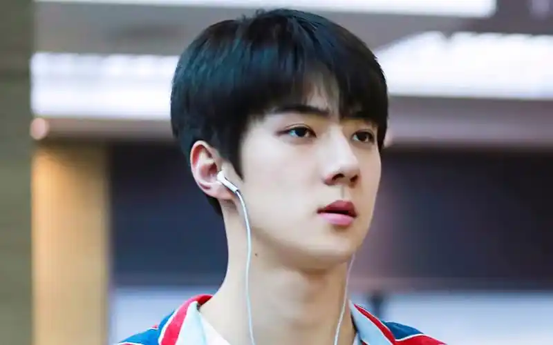 【吴世勋】顺毛,月牙笑眼,小虎牙和爱抿嘴的勋宝|机场图2.