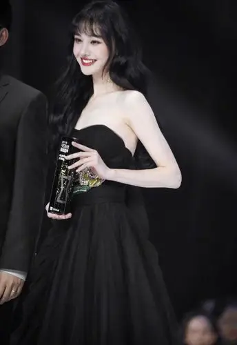 郑爽团队成员曝其性格太可怕私下经常炫富导致男员工怕女人改变取